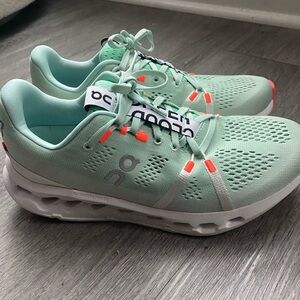 On Running Women's Cloudsurfer
